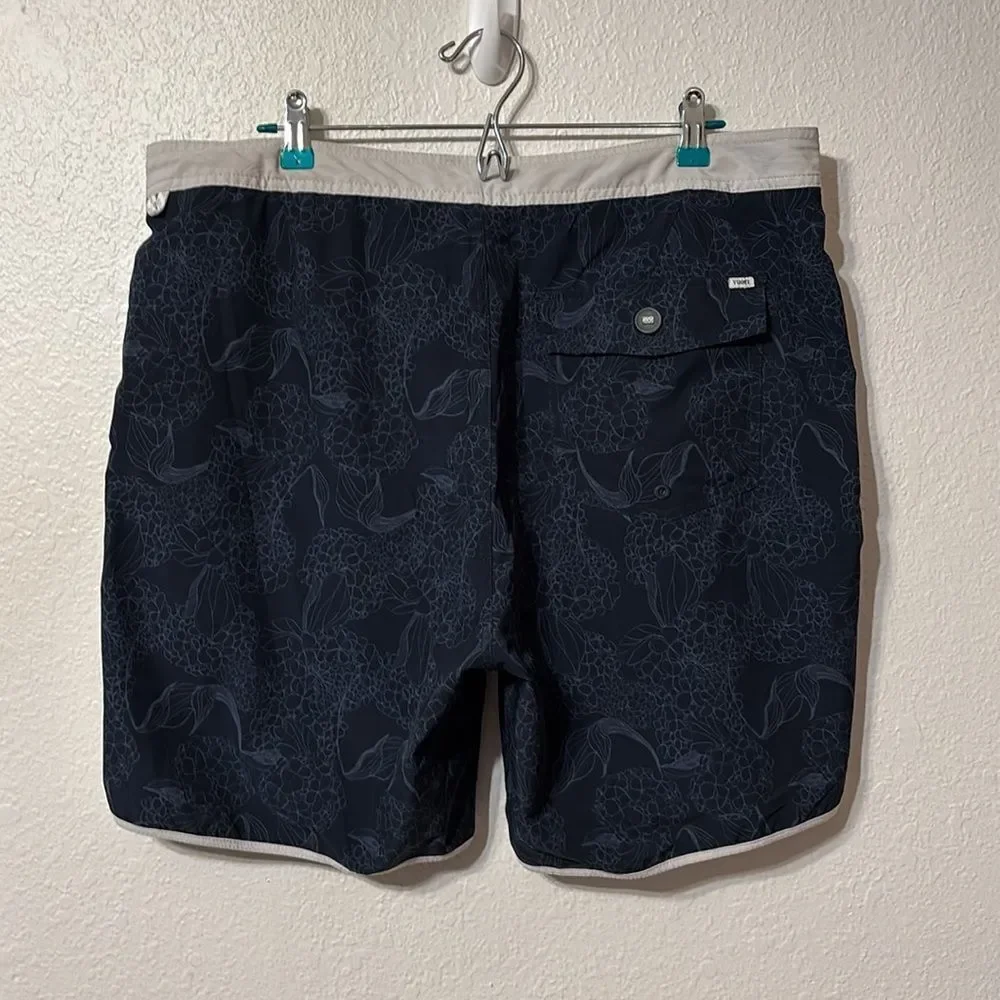 Vuori Cruise Board Shorts Size 38